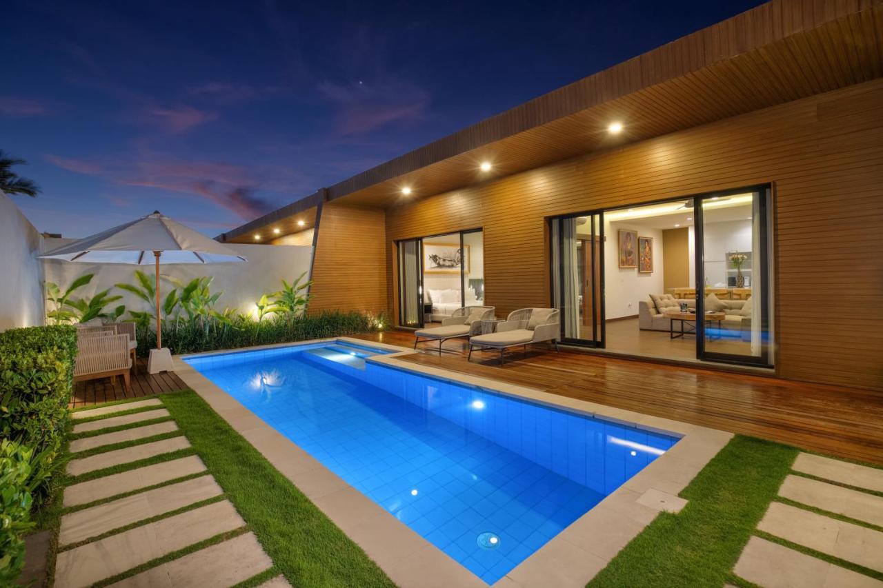 סמיניאק The Claremont Luxury Villas מראה חיצוני תמונה