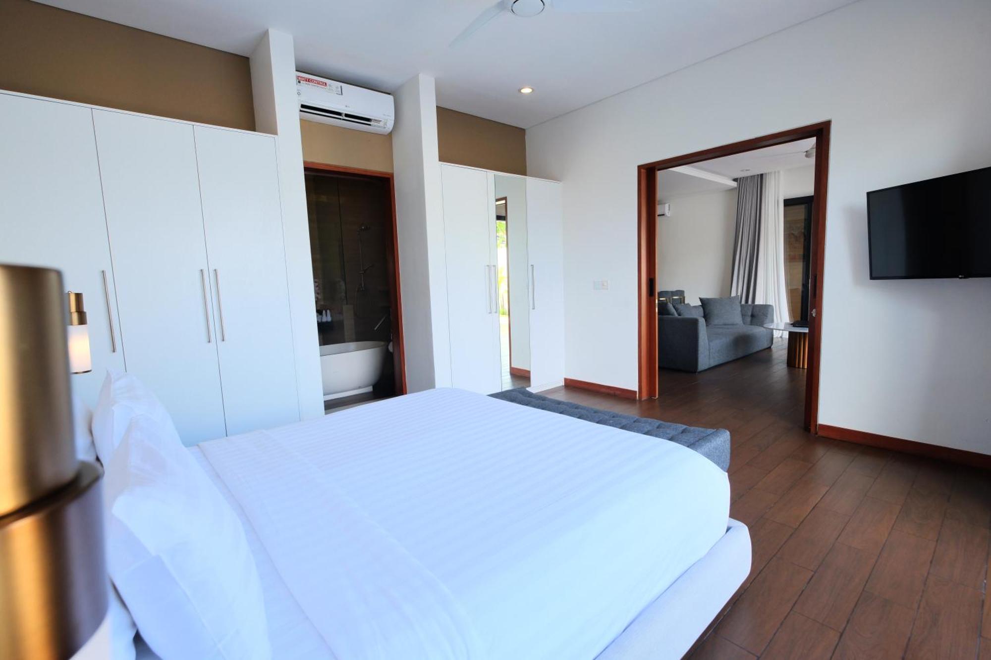 סמיניאק The Claremont Luxury Villas מראה חיצוני תמונה